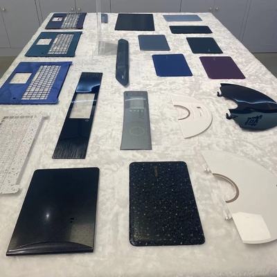 Un fabricante profesional de personalización de piezas de plástico en proceso de decoración de moldes (IMD) de China