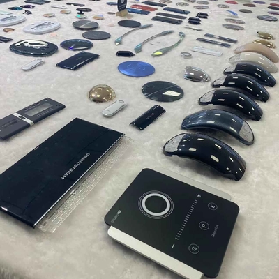 Un fabricante profesional de personalización de piezas de plástico en proceso de decoración de moldes (IMD) de China